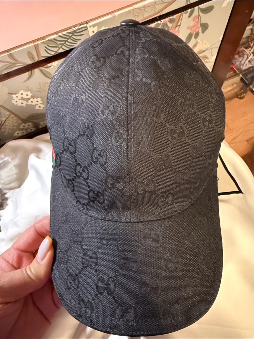 Gucci Black Cap with Signature Stripe - Picture 2 of 3